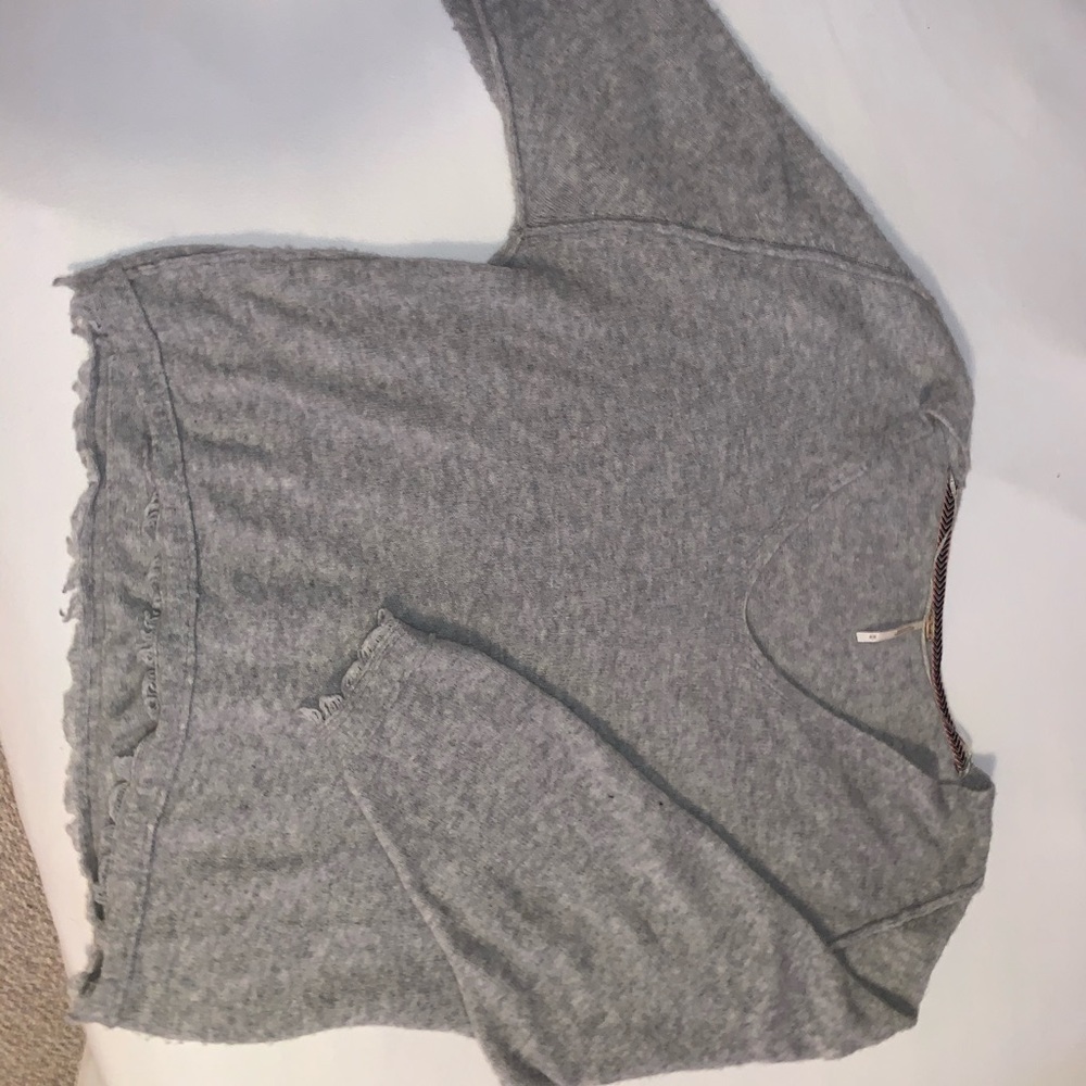 FREE PEOPLE SOFT GRAY SWEATER